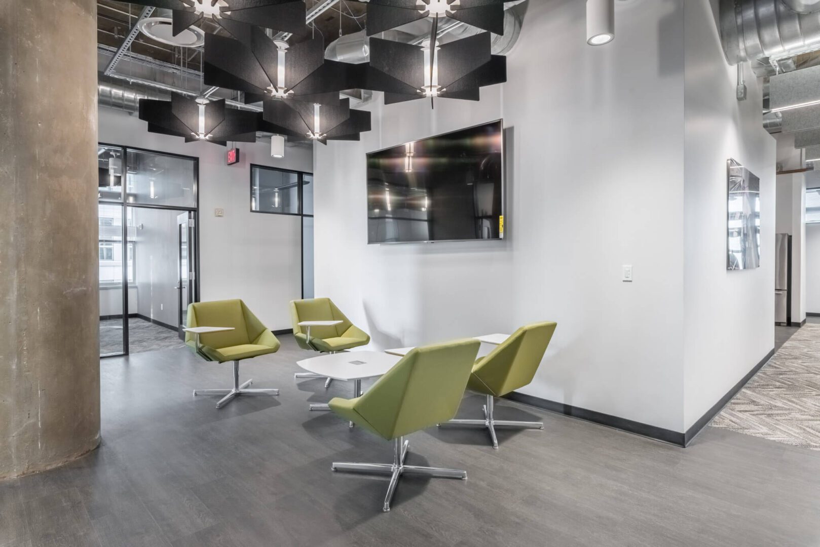 A group of chairs and tables in an office.